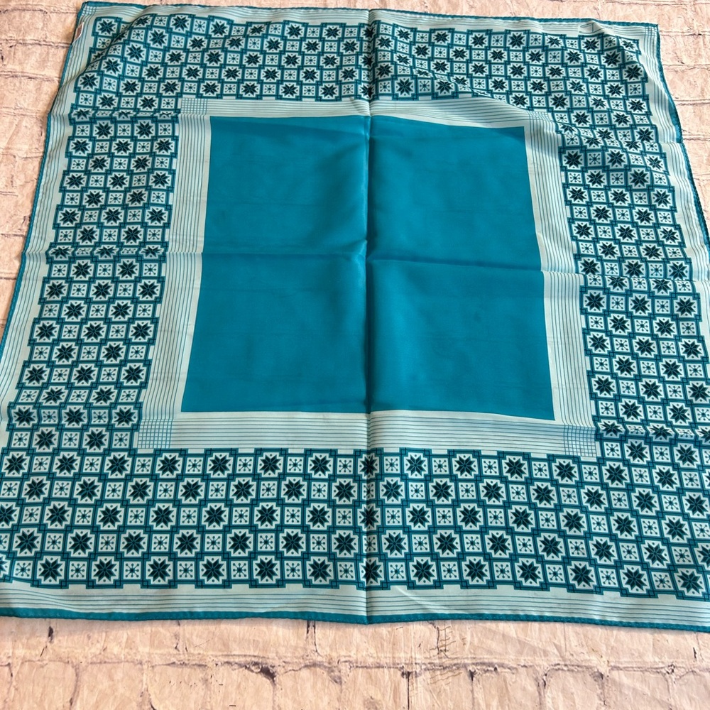 DESCO VINTAGE JAPAN MADE 100% POLYESTER BLUE PRINT UNIQUE STYLE SQUARE SCARF